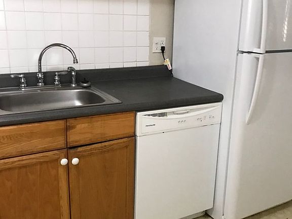 5th image of 11404 E 51st St