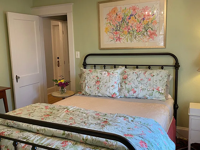The third bedroom has a queen size luxury bed, dormer window and cable television.