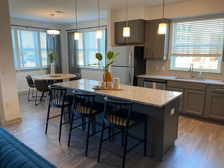 Center West Apartments — Photo 1