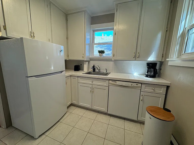 125 Redfern Dr — Photo 12