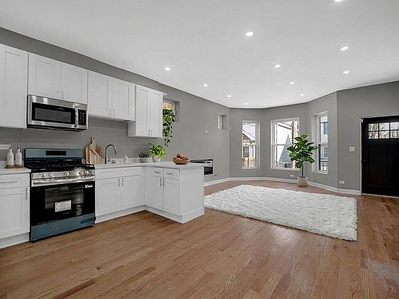 3rd image of 4528 W Maypole Ave