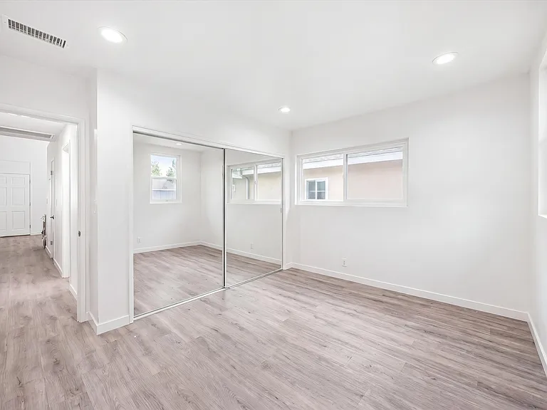 211 Cypress St #1/2 — Photo 18