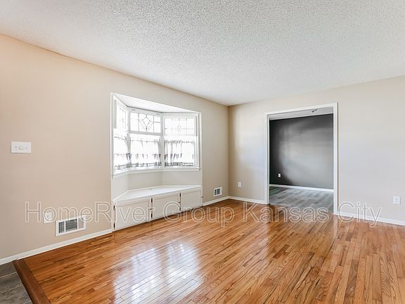 3rd image of 12118 E 54th Ter