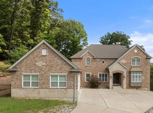 601 Forest Circle Trail Rd, Ballwin, MO 63021