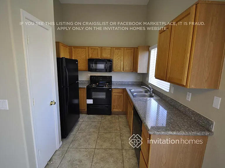 12732 W Voltaire Ave — Photo 5