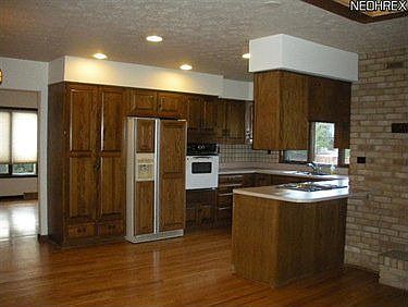 3rd image of 25620 Hilliard Blvd