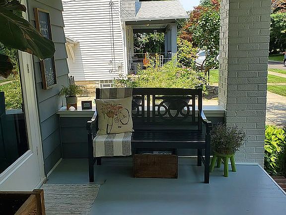 4th image of 85 University St