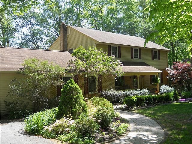 Classic curb appeal!