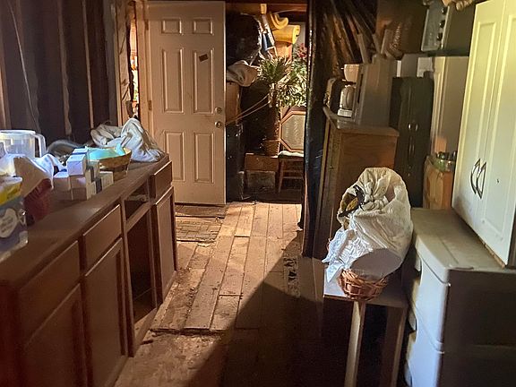 3rd image of 2033 Parkway Dr