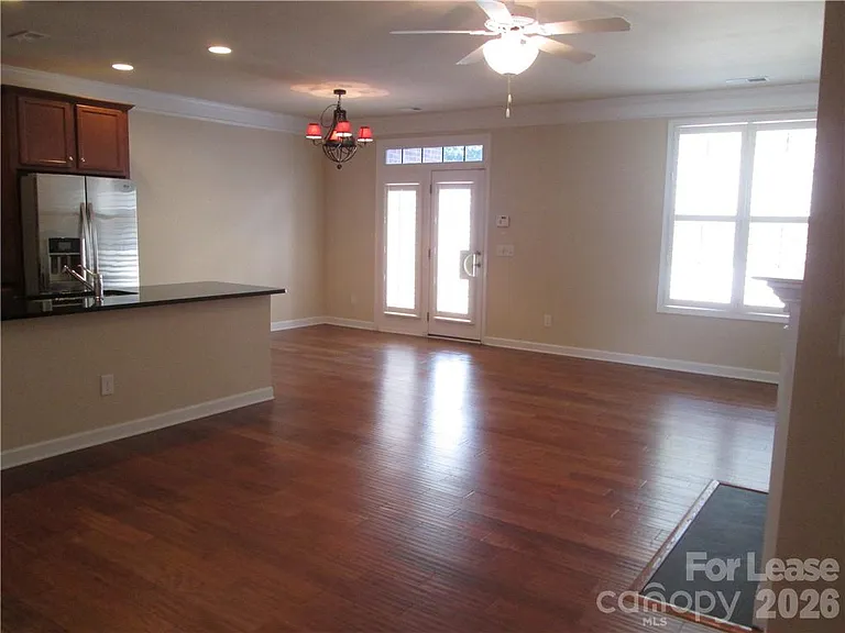 9916 Evergreen Terrace Dr — Photo 5