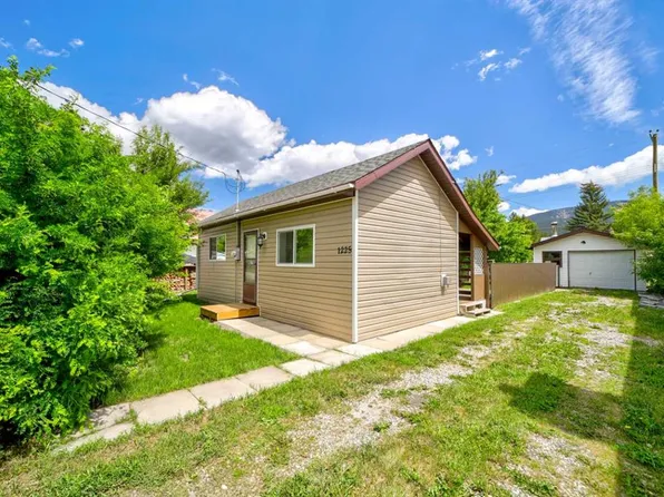 1225 W 84th St, Crowsnest Pass, AB T0K 0M0