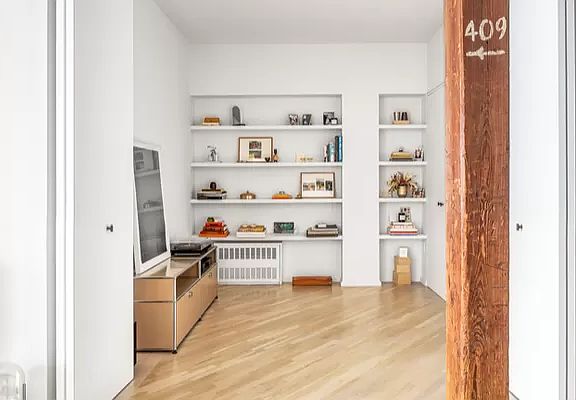 3rd image of 452 W 19th St APT 4C