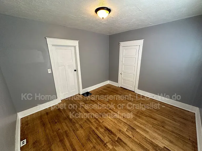 5233 E 6th St #1 — Photo 18