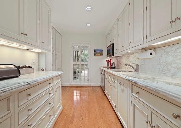 3rd image of 4408B Westover Pl NW