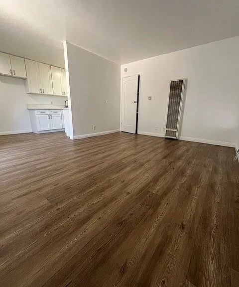 1540 & 1544 W. Florence Avenue — Photo 25