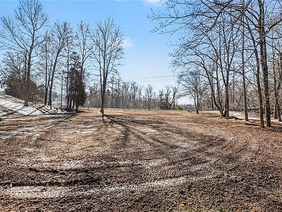 2nd image of 1499 S Peace Haven Rd