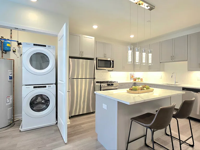 135-137 Fairfield Rd #203 — Photo 9