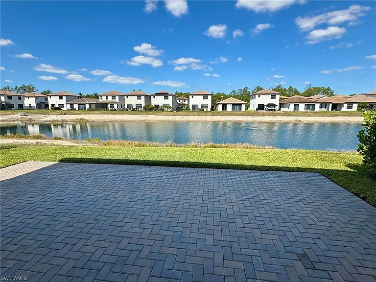 8984 Madrid Cir — Photo 23
