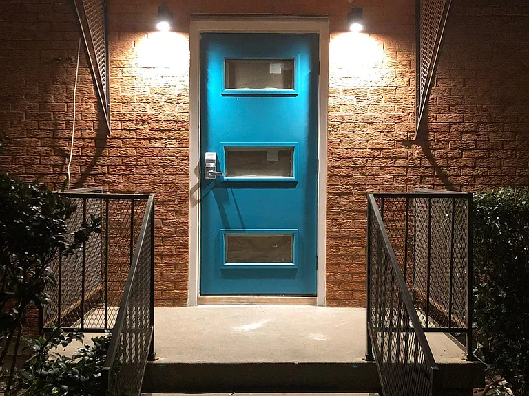 3829 Roseland Ave — Photo 3