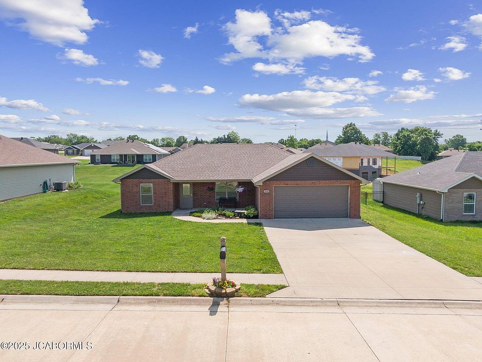 1st image of 310 Davis Dr