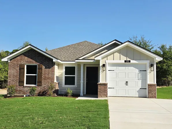 195 Spokane St, Gladewater, TX 75647