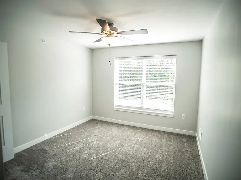 Riverbend Flats — Photo 14