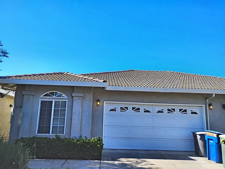 628 Gateway Dr — Photo 1