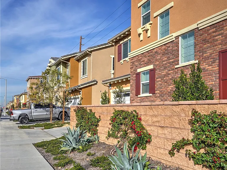 22117 Normandie Ave — Photo 3