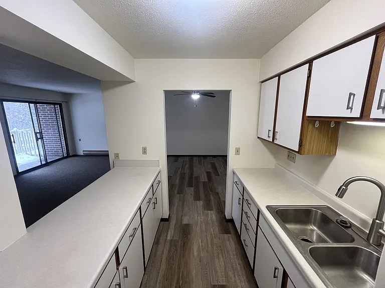 312 W Broadway St — Photo 23