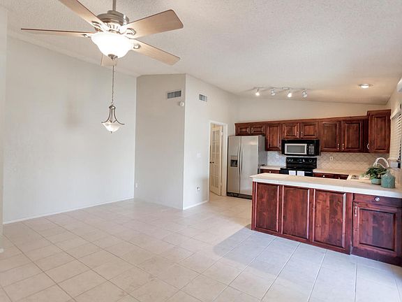 4th image of 408 W Rosemonte Dr