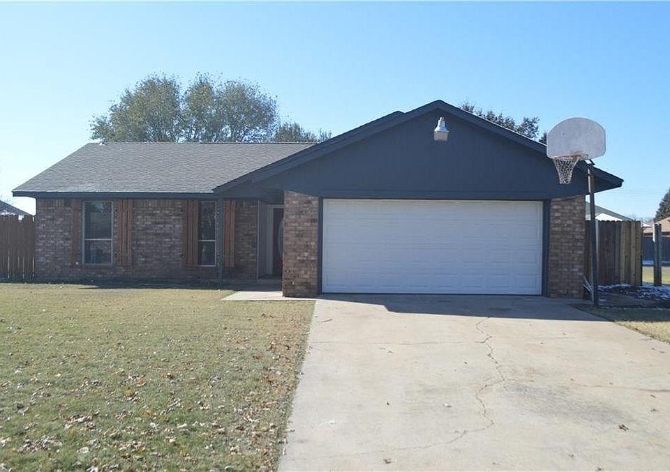 1st image of 451 Crooked Oak Dr
