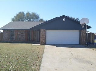 451 Crooked Oak Dr, Harrah, OK 73045