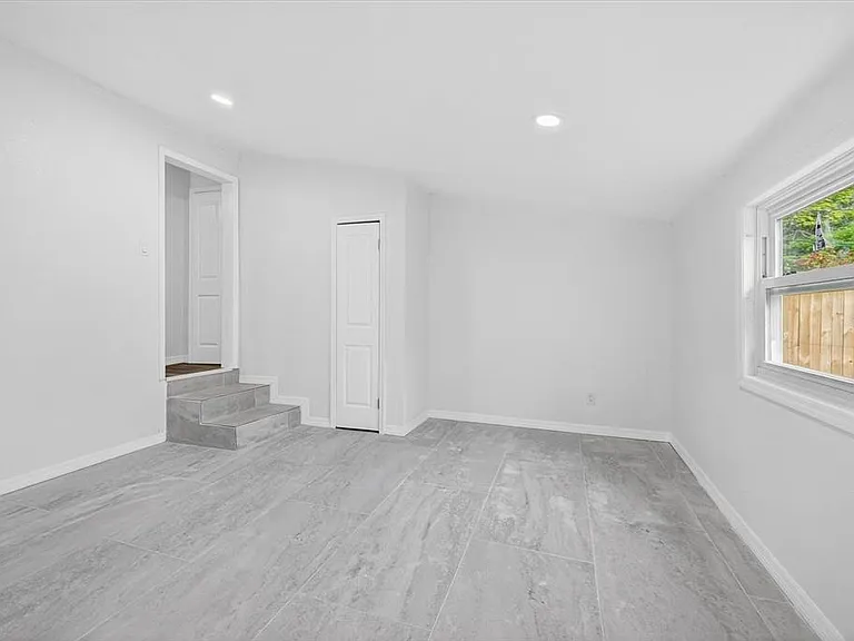 5801 Magnolia St N — Photo 12