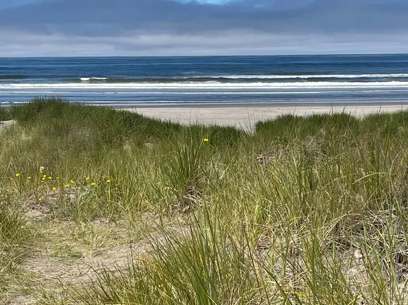 268 J Ln, Ocean Park, WA 98640