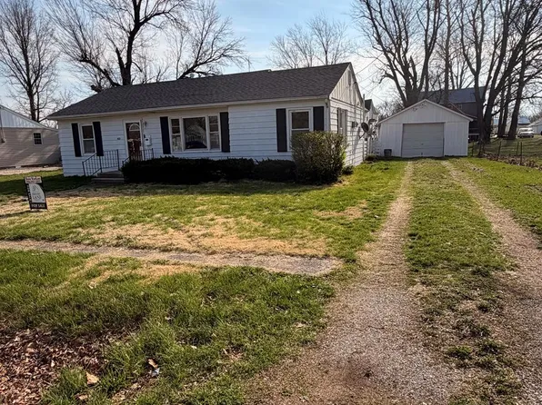 108 Circle Dr, Shelbina, MO 63468