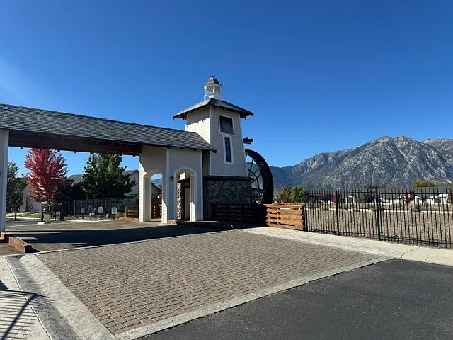 3 bed, 1749 sqft, $2,600 — Photo 2