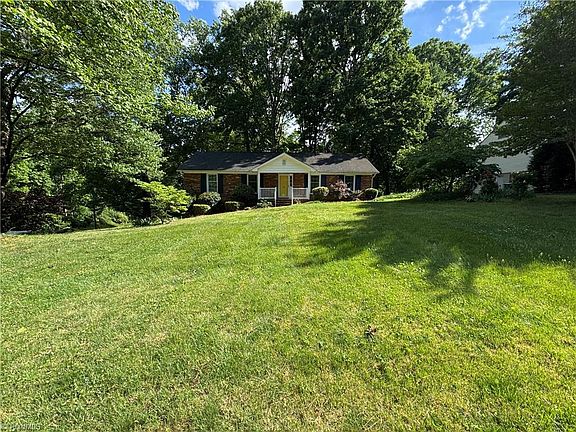 4th image of 910 Forestglen Dr