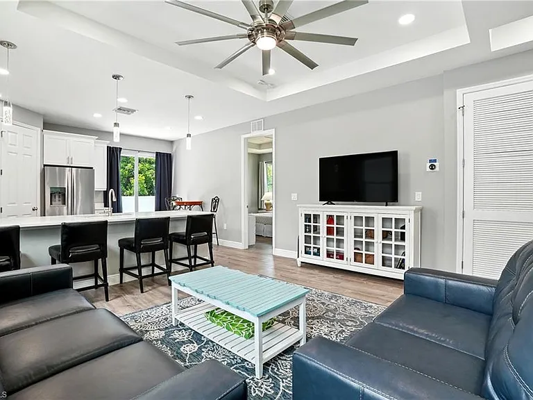 10140 Carolina St — Photo 3