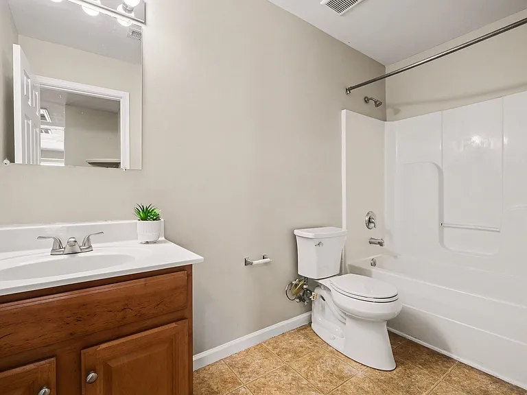 1042 Countess Ln — Photo 25