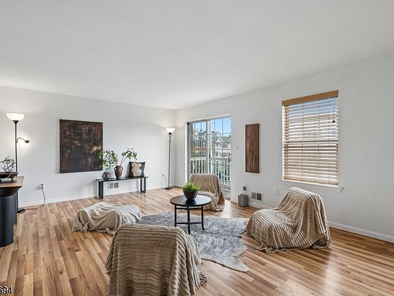 5th image of 26 Seton Hall Dr