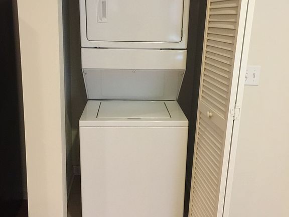 5th image of 2851 N Natoma Ave APT 300