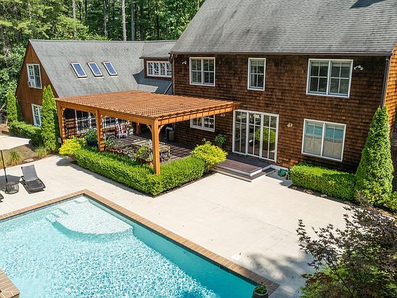 3rd image of 973 Bramleigh Ln