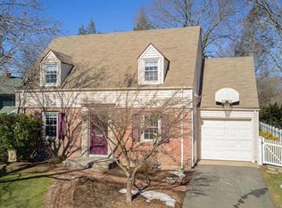 112 Ledgewood Rd, West Hartford, CT 06107