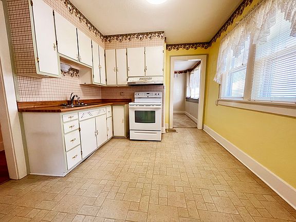 4th image of 109 E Mechanic St