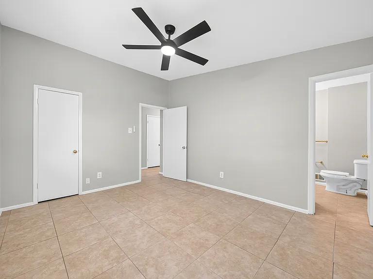 2821 Yale St — Photo 16