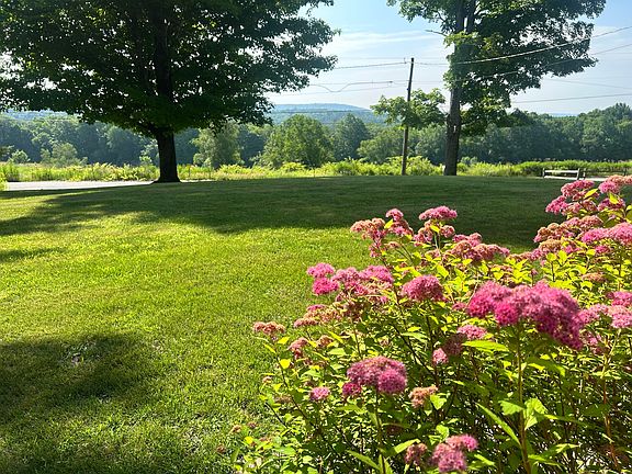 4th image of 611 Moose Hill Road