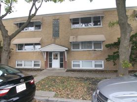 3555 N Neva Ave, Chicago, IL