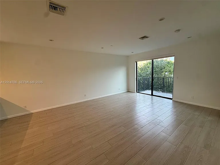 119 NE 6th St #119 — Photo 6