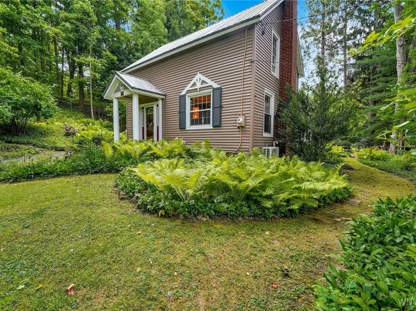 708 W Falls Rd, West Falls, NY 14170
