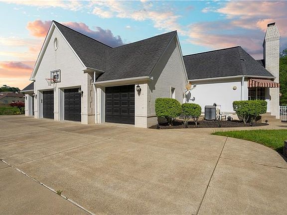 5th image of 395 Glenwood Dr